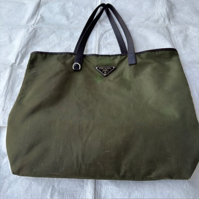 Prada ナイロントートバッグ カーキ ロゴプレート 古着 | 古着屋