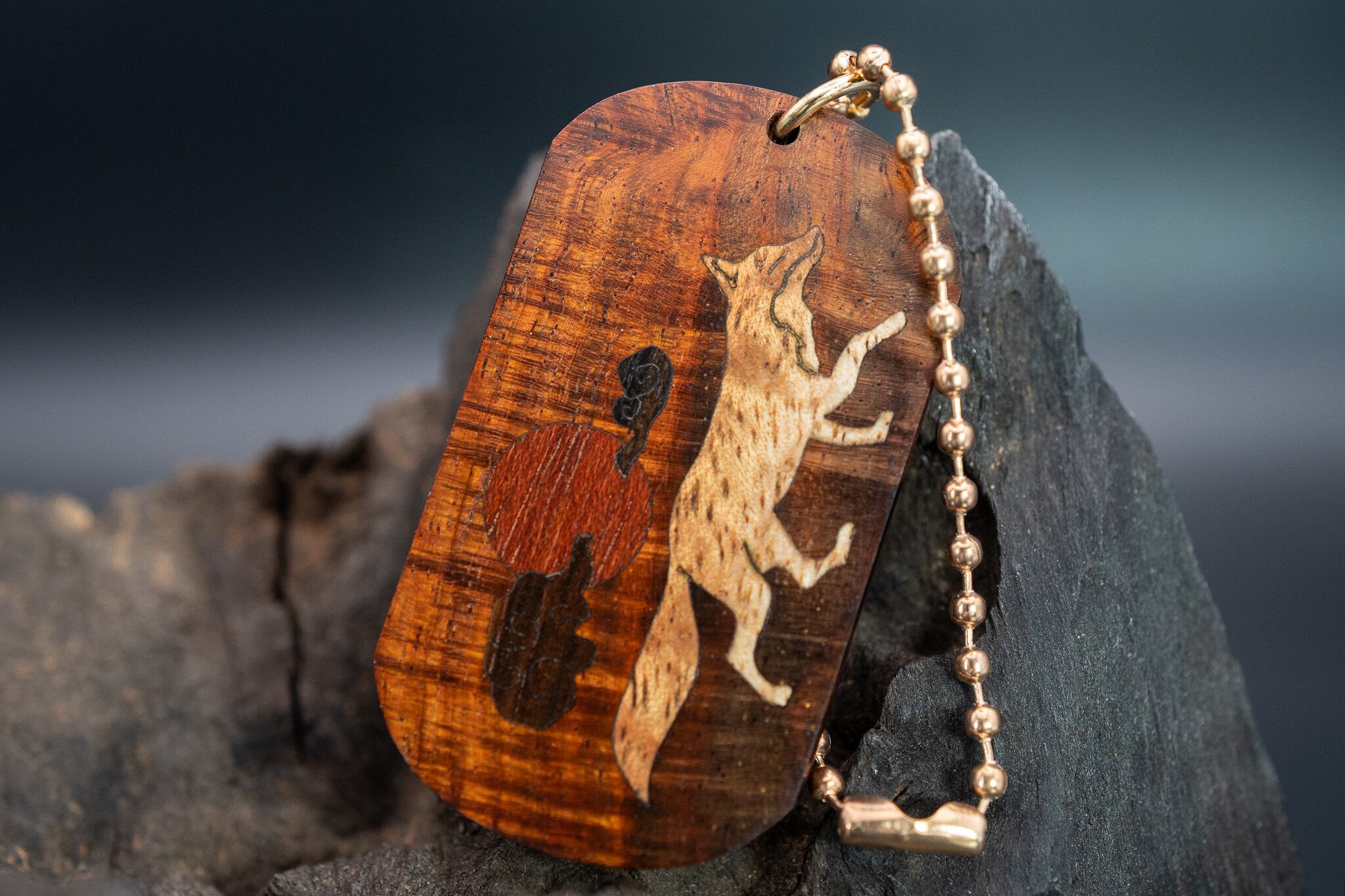 【21世紀最高峰の材】サイアミーズローズウッド マイクロカーリー ドッグタグ 象嵌 十五夜きつね