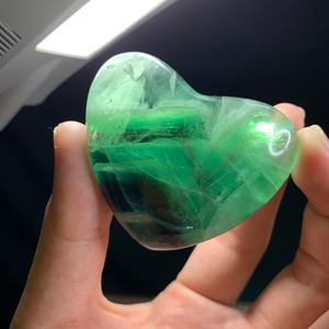 ハート 4. 可愛い 大きいグリーンフローライト