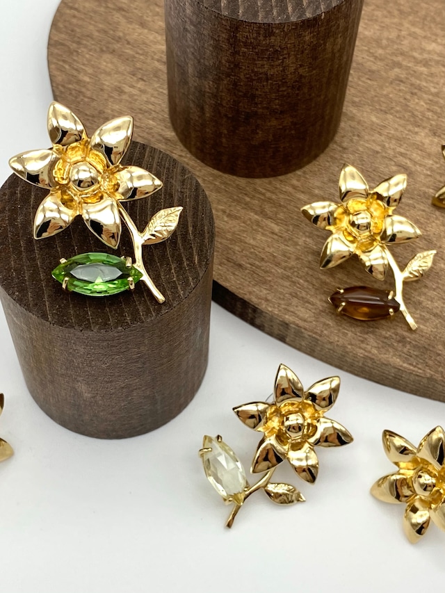 Joyeux | gold [ pierced earrings + leaf bijou ]