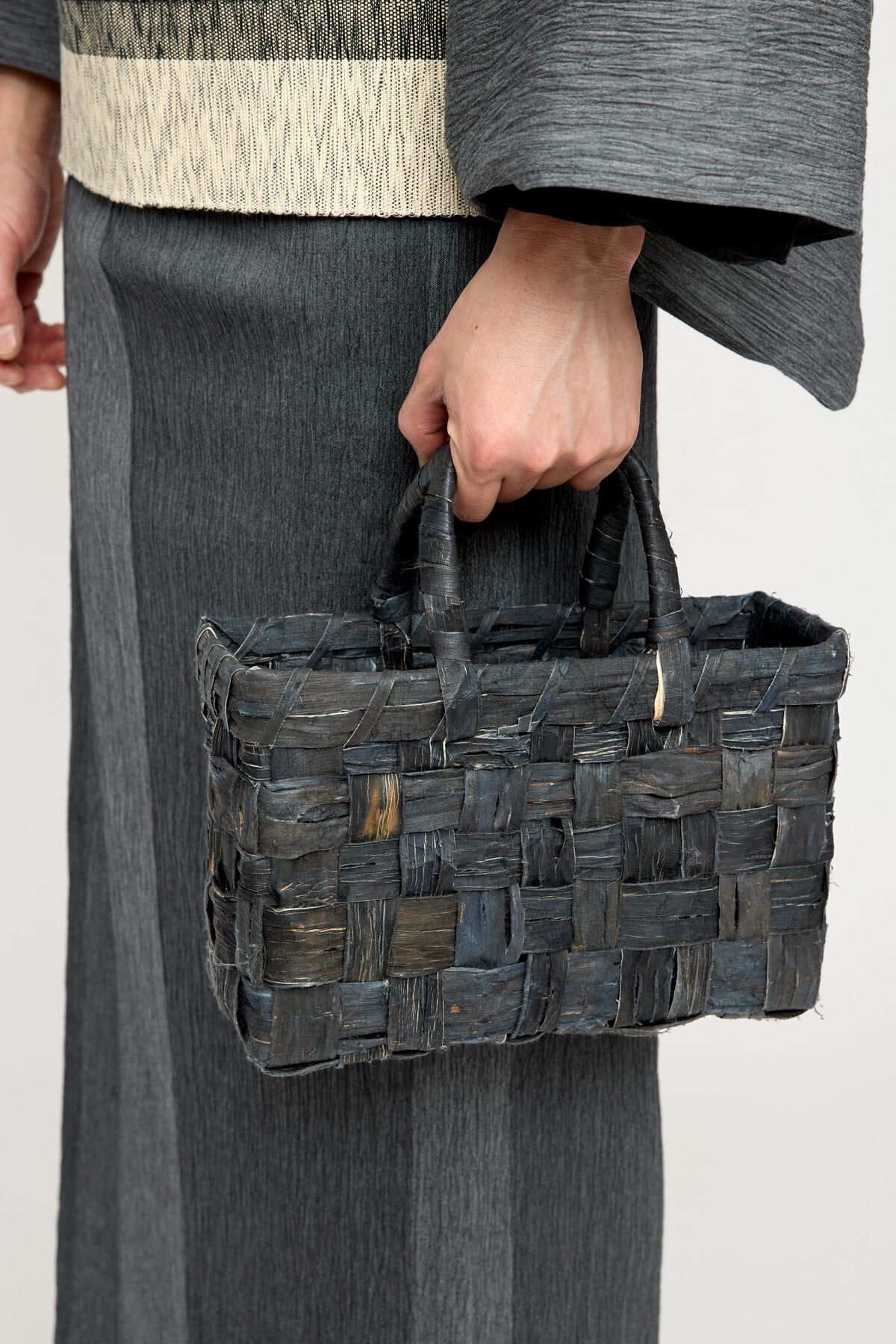 BLACK L POUCH FACED DOUBLE DA76 Aeta 財布・ケース・小物入れ DOUBLE ファッション雑貨 / Aeta(アエタ) | L POUCH DRAWSTRING FACED 財布・ケース・小物入れ