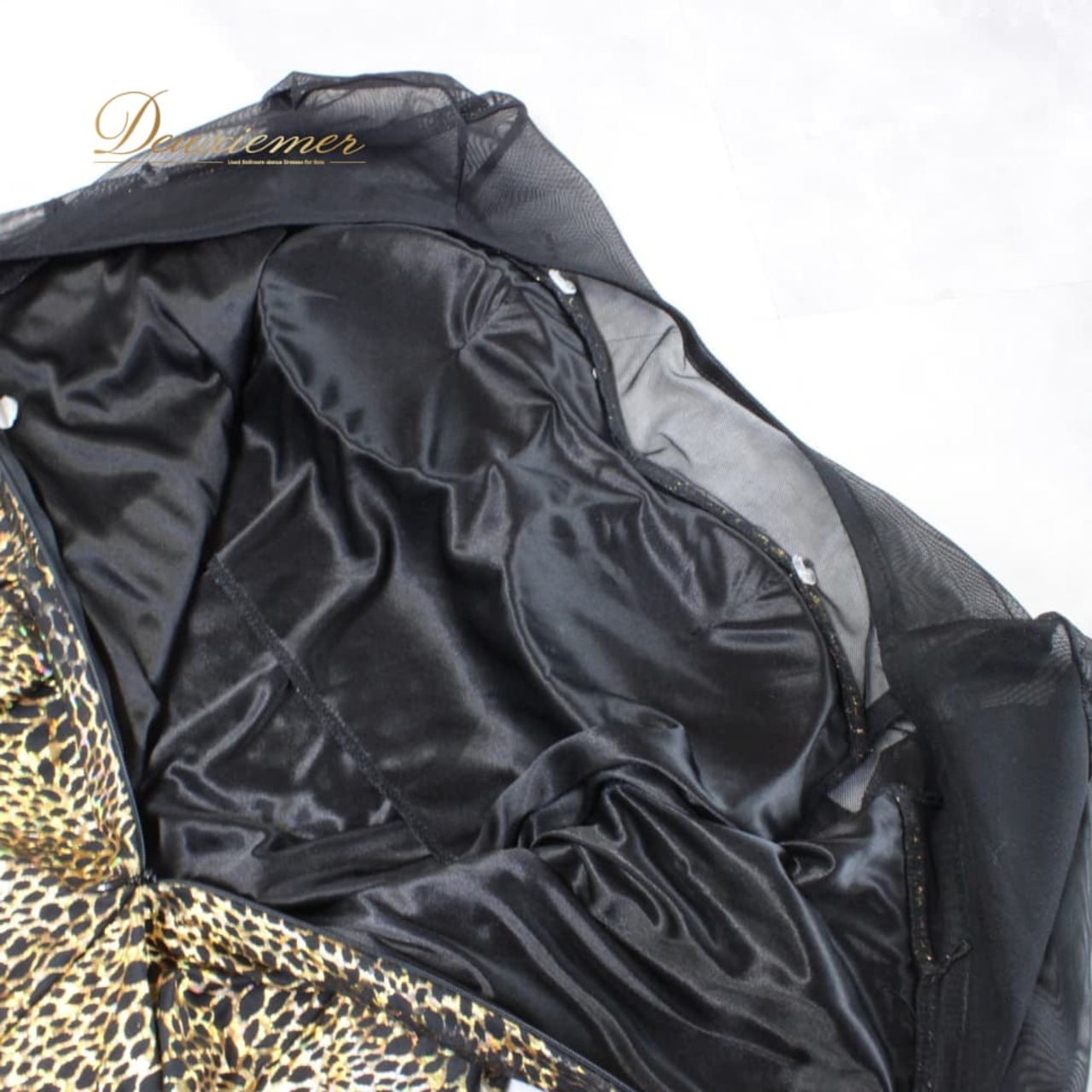 社交ダンス 衣装 ラテン ドレス ワンピース レッスンウェア パーティドレス create-sun ブラック系 ゴールド系 金 黒 レース ラテン柄 ヒョウ柄 アニマル柄 ストレッチ 伸縮性 フレアワンピース 七分袖 フレア袖 透け袖 シースルー ゆったり 着痩せ 体型カバー バックファスナー ロング丈 ミドル丈 胸パッド付き ポリエステル パーティ 競技 レッスン 練習 発表会 ダンス衣装 モダン ダンスワンピース ステージ映え ゴージャス ゴールドラメ風 光沢感 シースルーレース かぶり ひらひら