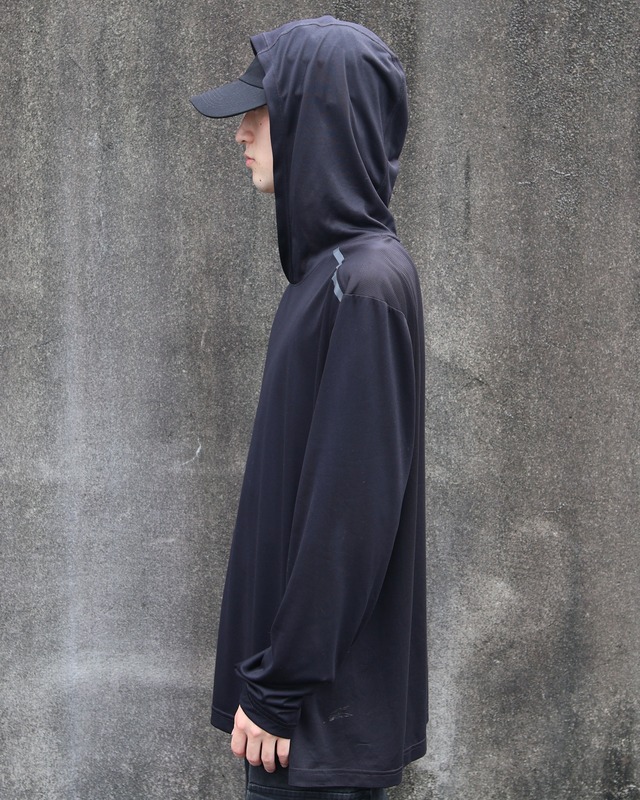 Shoulder line big hood long sleeve T