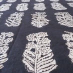 ブロックプリント生地【50cm単位】インド綿  花柄 黒×生成り #36310-BK1