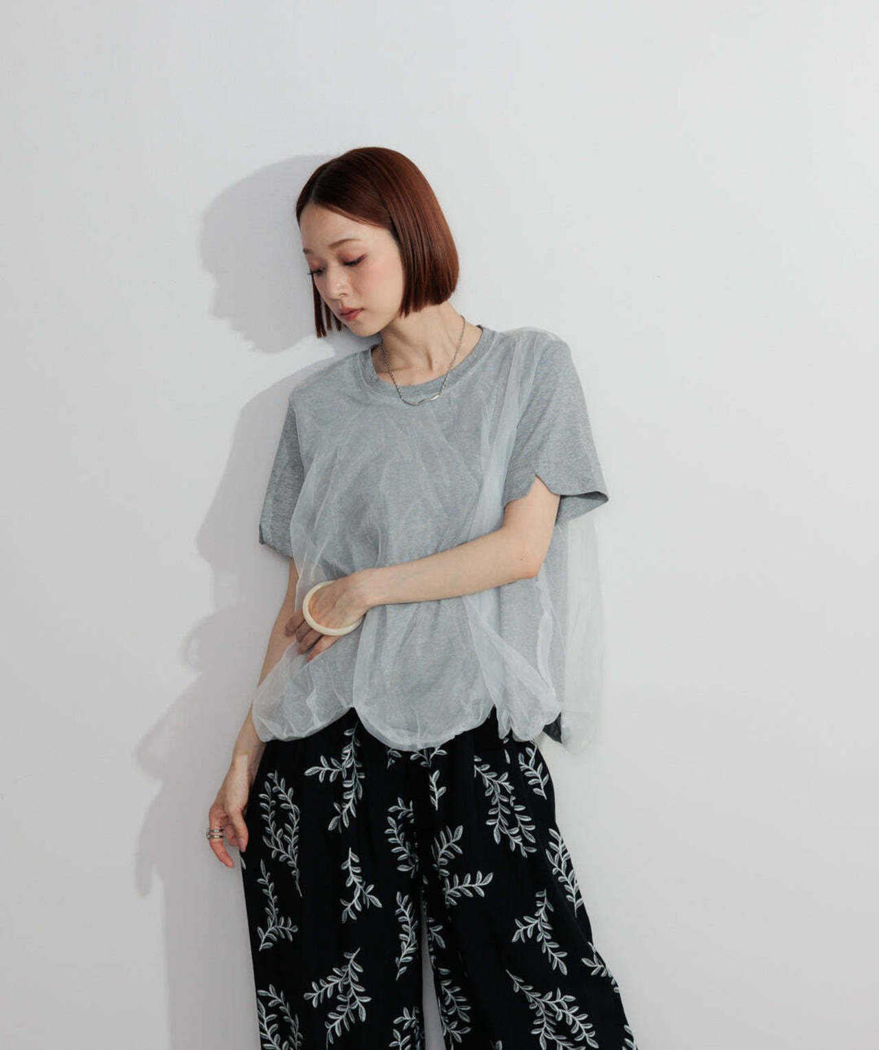 2605147 オーバーチュールスカラップTシャツ gray