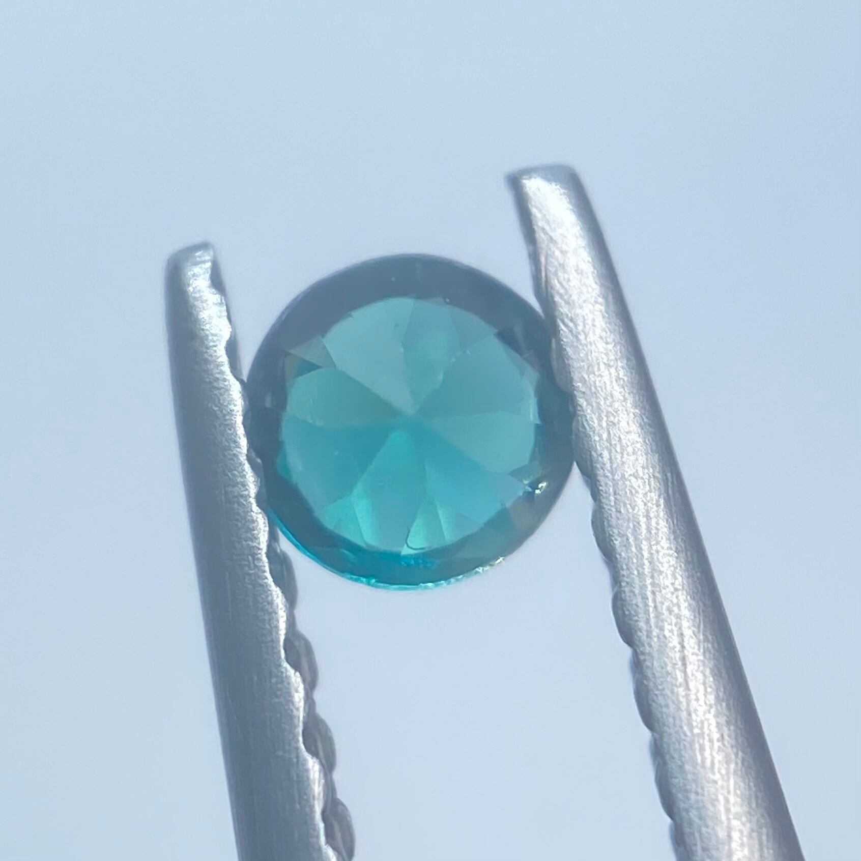 濃く鮮やかな希少カラー グランディディエライト