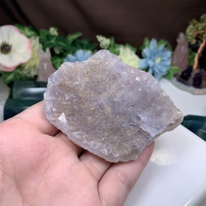 ハリネズミさんが住み着いついている☆ヤオガンシャン産・パープルフローライト原石