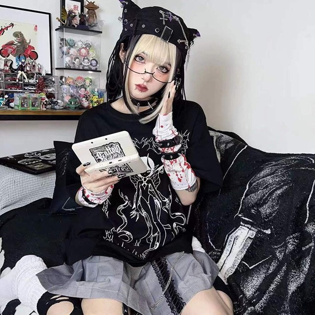 ゴスロリ通販 With U ゴシック ロリィタ Tシャツ 悪魔 Devil プリント ユニセックス 病み可愛い ストリート系 パンク Ｚ世代 Y2K