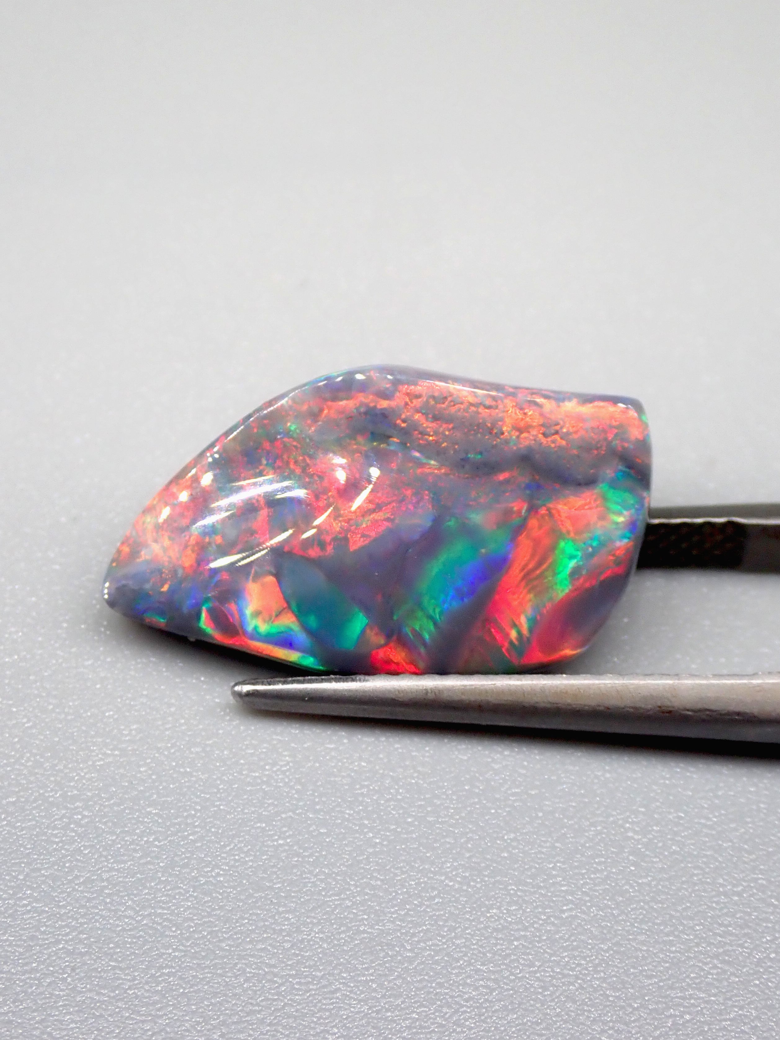 錦秋の山並み》大粒ブラックオパール 6.250ct ルース | シークレット