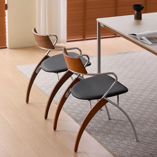 チェア 椅子 デザイナーズ ダイニングチェア デスクチェア 無垢材 レトロ アームチェア 背もたれ付き カフェ風 接客 商談 おしゃれ モダン レトロ 可愛い ホテルライク