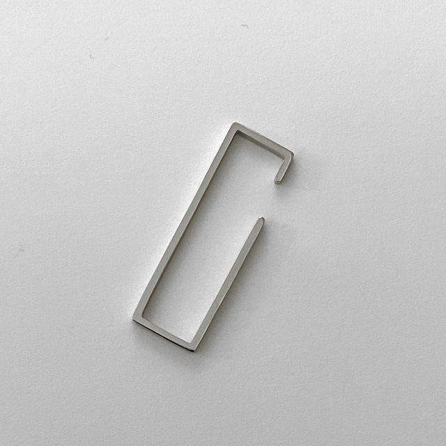 ‘shape’ square earcuff /platinm950