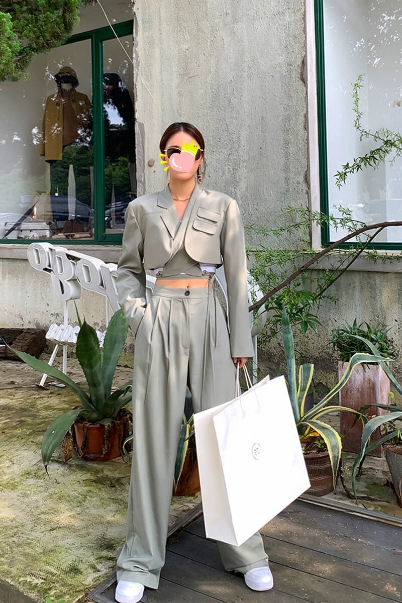 スタイルのスプリング ショート スーツ スーツ、へそ出しの長袖スーツ