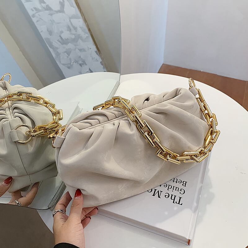 小さなバッグハンドバッグ2020人気の新しいトレンディなファッションチェーンワンショルダー脇の下のバッグネットレッドフォールドクラウドバッグ Tiancai_Wing_Bag9581775