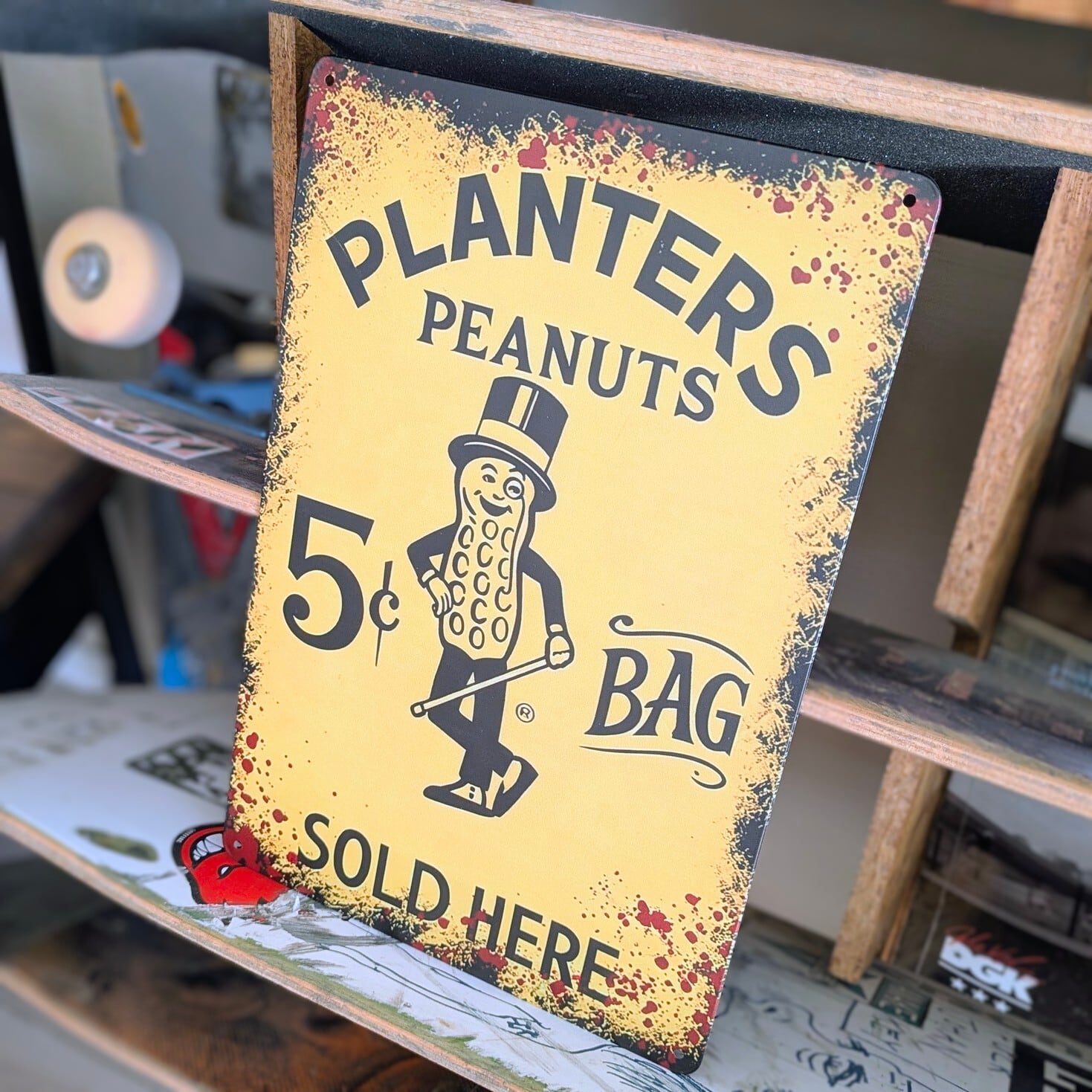 送料無料！ちょうどいいブリキ看板【 Mr.ピーナッツ / Planters