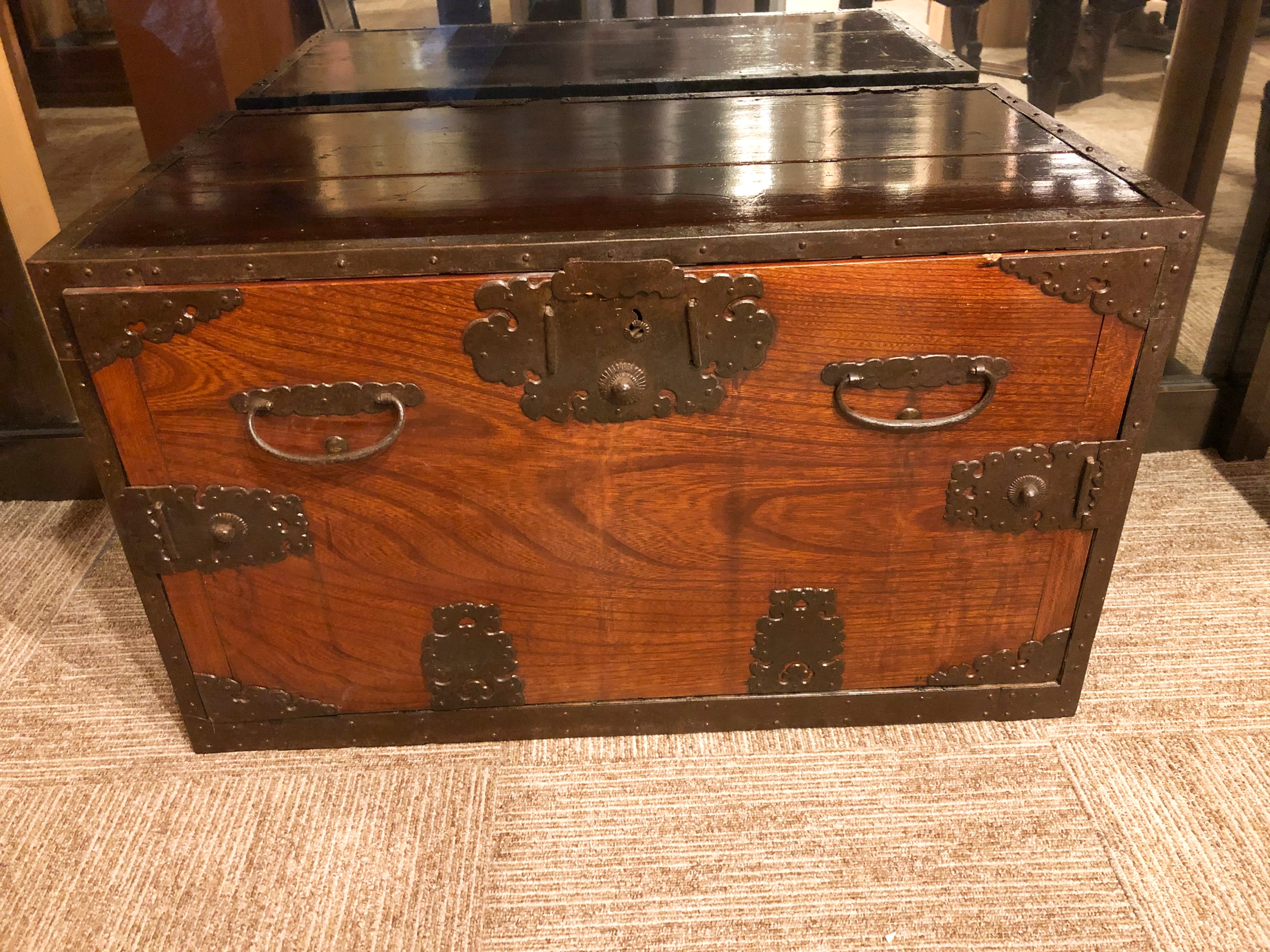 欅材 舟箪笥 | 骨董会館 BASEオンラインショップ