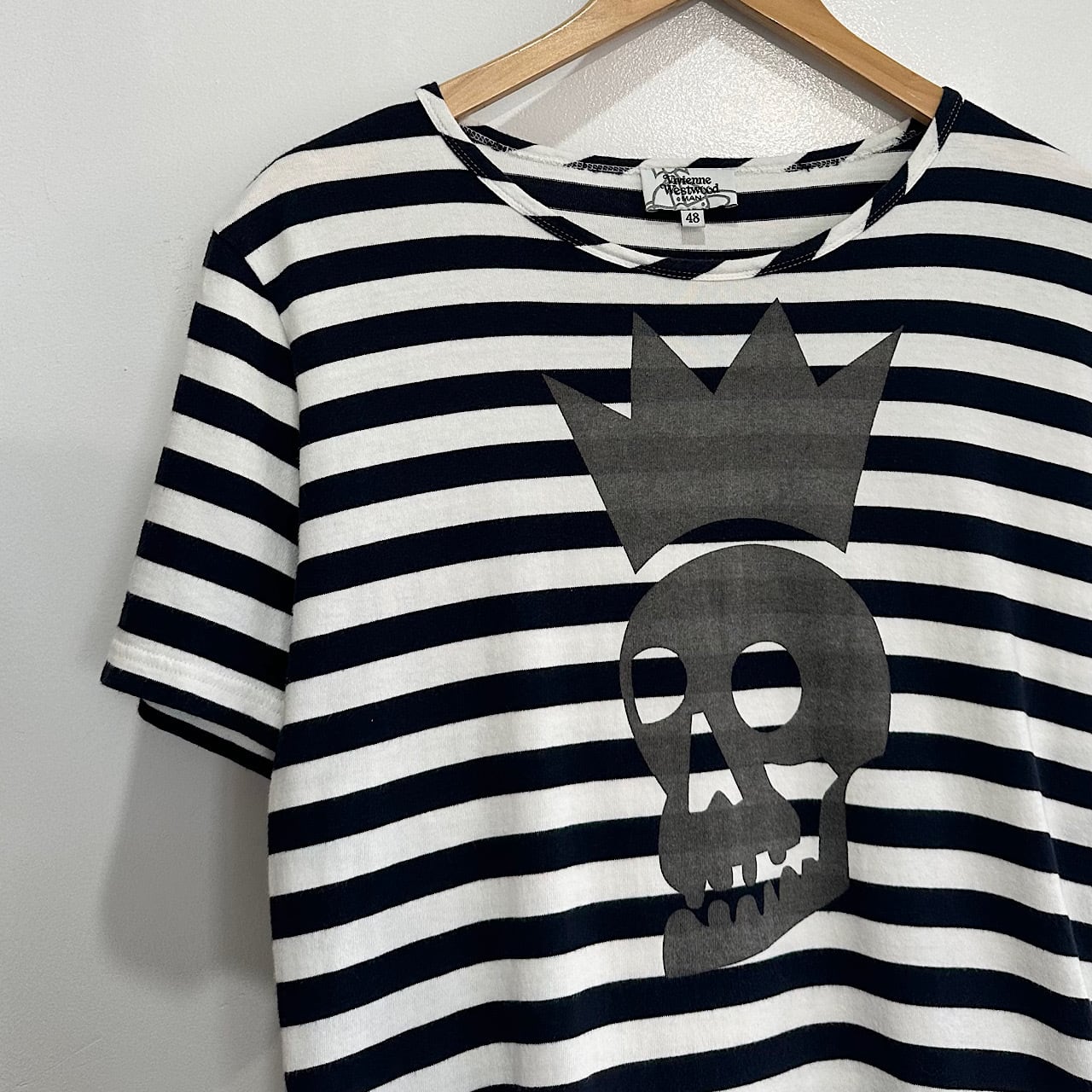 ViVienne Weatwood MAN “ boarder skull design tee ViVienne Weatwood MAN “ boarder skull design tee