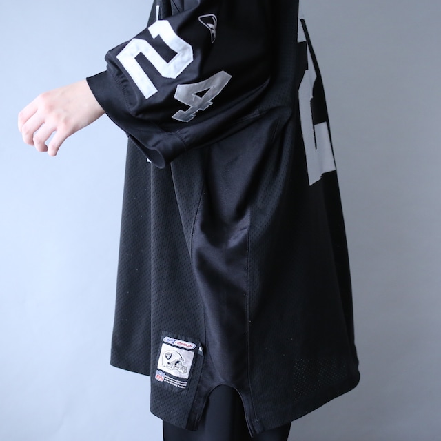 "Reebok×NFL" 24 numbering over silhouette black game shirt