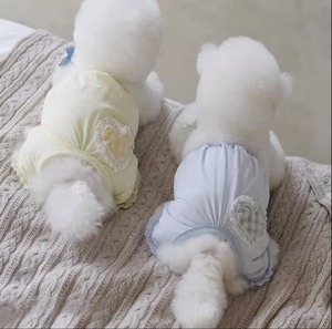 ドッグ 犬 中型犬 小型犬 フレブル チワワ パグ ヨークシャテリア Mダックス ヨークシャー ドッグウェア 室内着 オーバーオール オールインワン パンツ タイト スリム 細身 ストレート ハート フリル かわいい きれいめ シンプル カジュアル レトロ 個性的 ラブリー キュート フェアリー ガーリー 春 夏 ロングシーズン 男の子 女の子 成犬 子ども デート お出かけ アウトドア キャンプ パーティー イベント リゾート 旅行 レストラン 公園 休日 ホテル ガーデン レストラン ショッピング