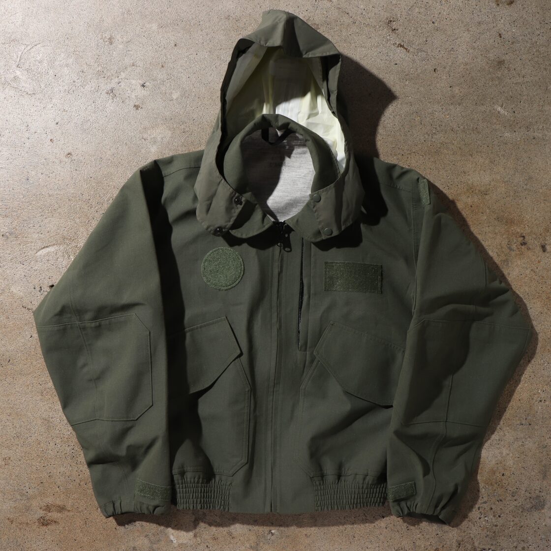 極美品完品 CWU-106/P M-R 13年納品 米軍実物 フライトジャケット GORE 