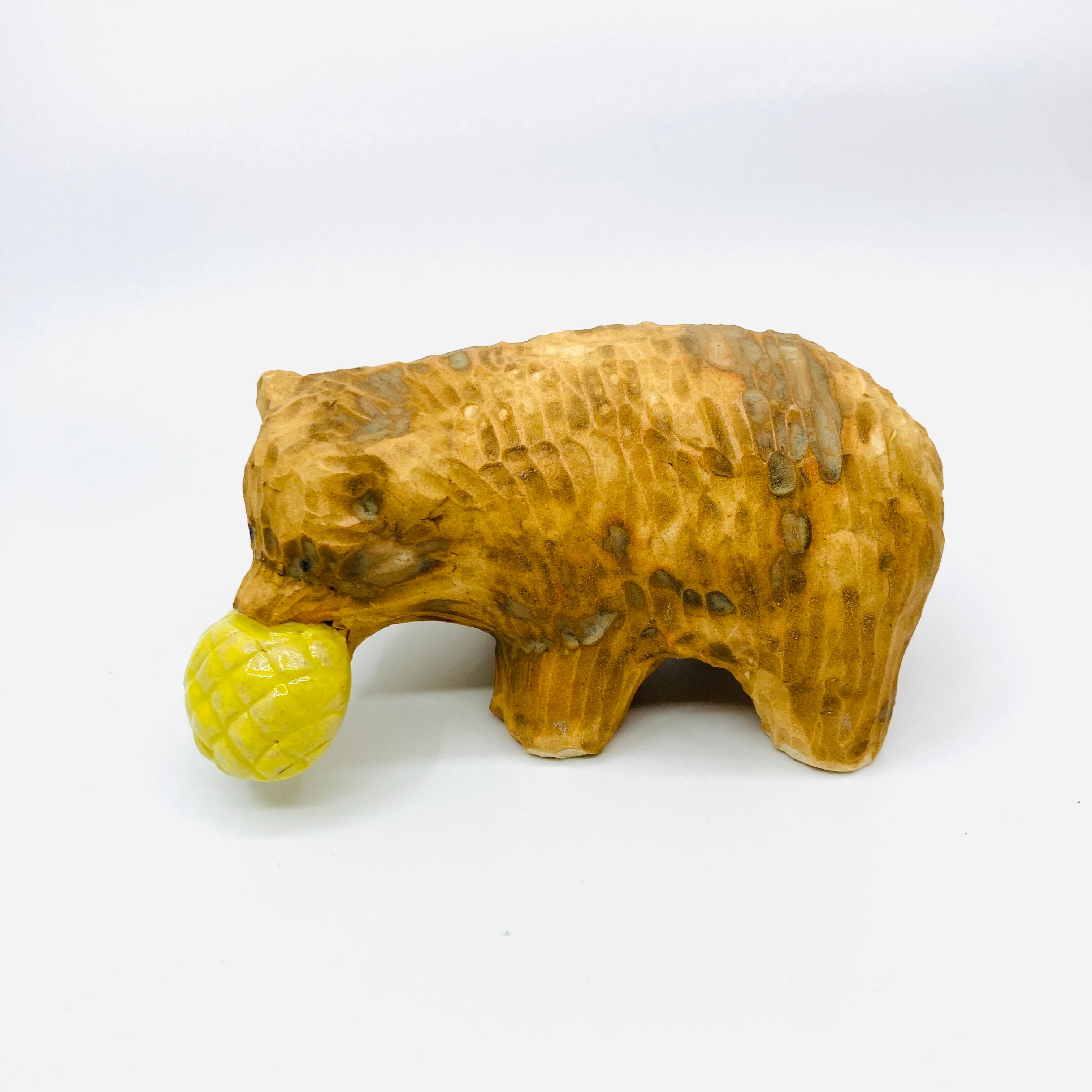 おおきい木彫り熊（メロンパン）の置き物 / すずきたまみ / 陶芸作品