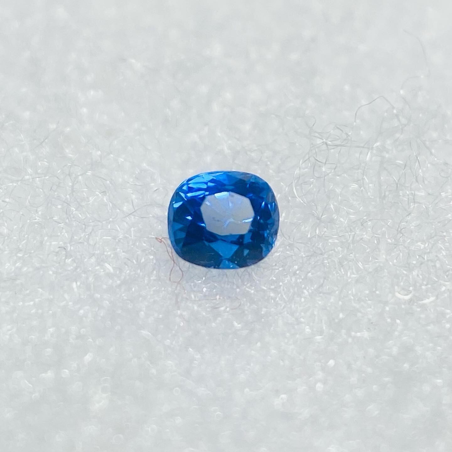 希少 コバルトスピネル