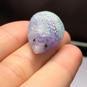 4.ハートアメジストクラスターに住み着いているフローライトハリネズミさん