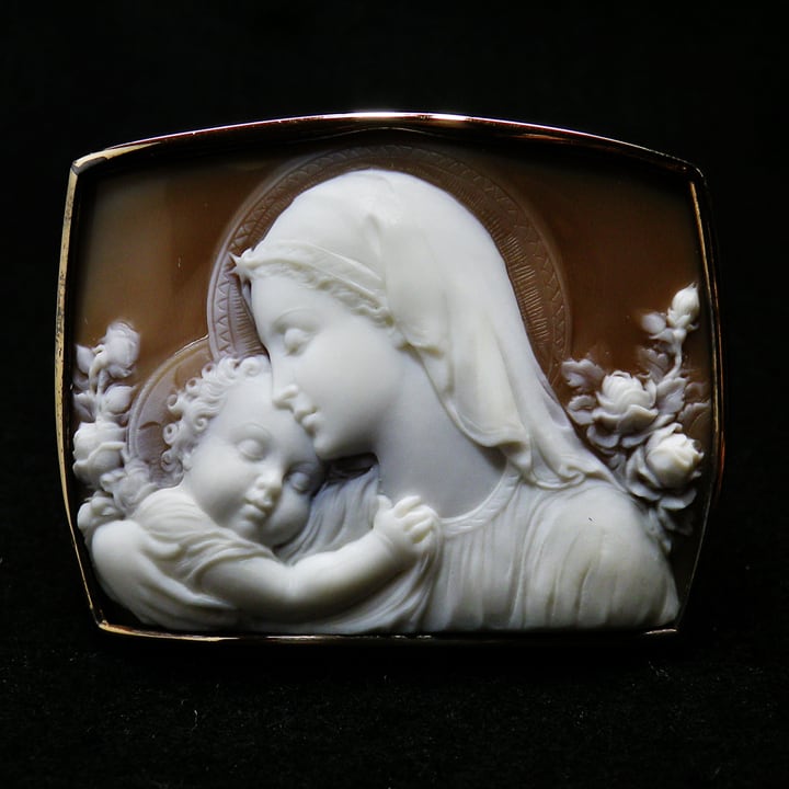 ジョヴァンニ・ノト作 希少 生命感あふれる母子像のカメオ