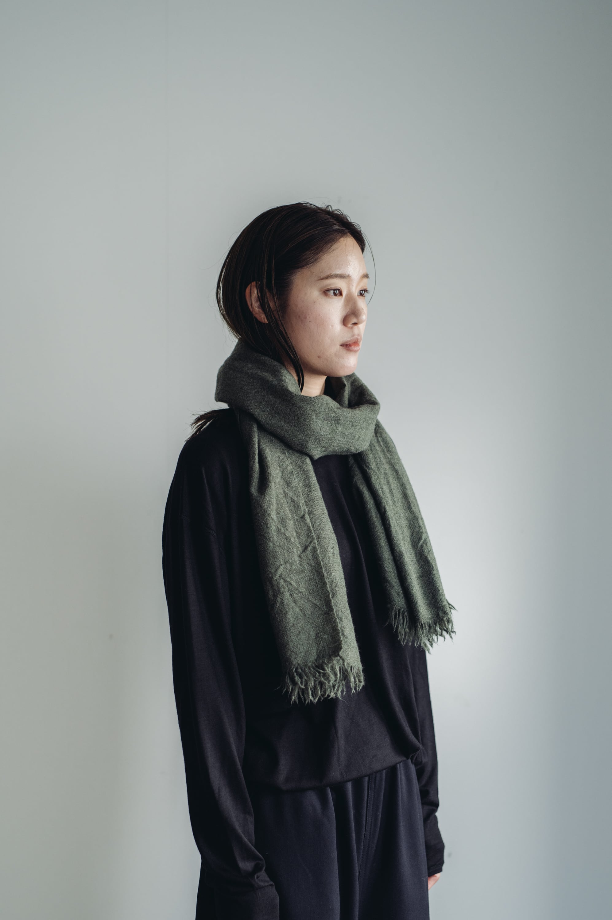 02452-1 light short muffler / moss green