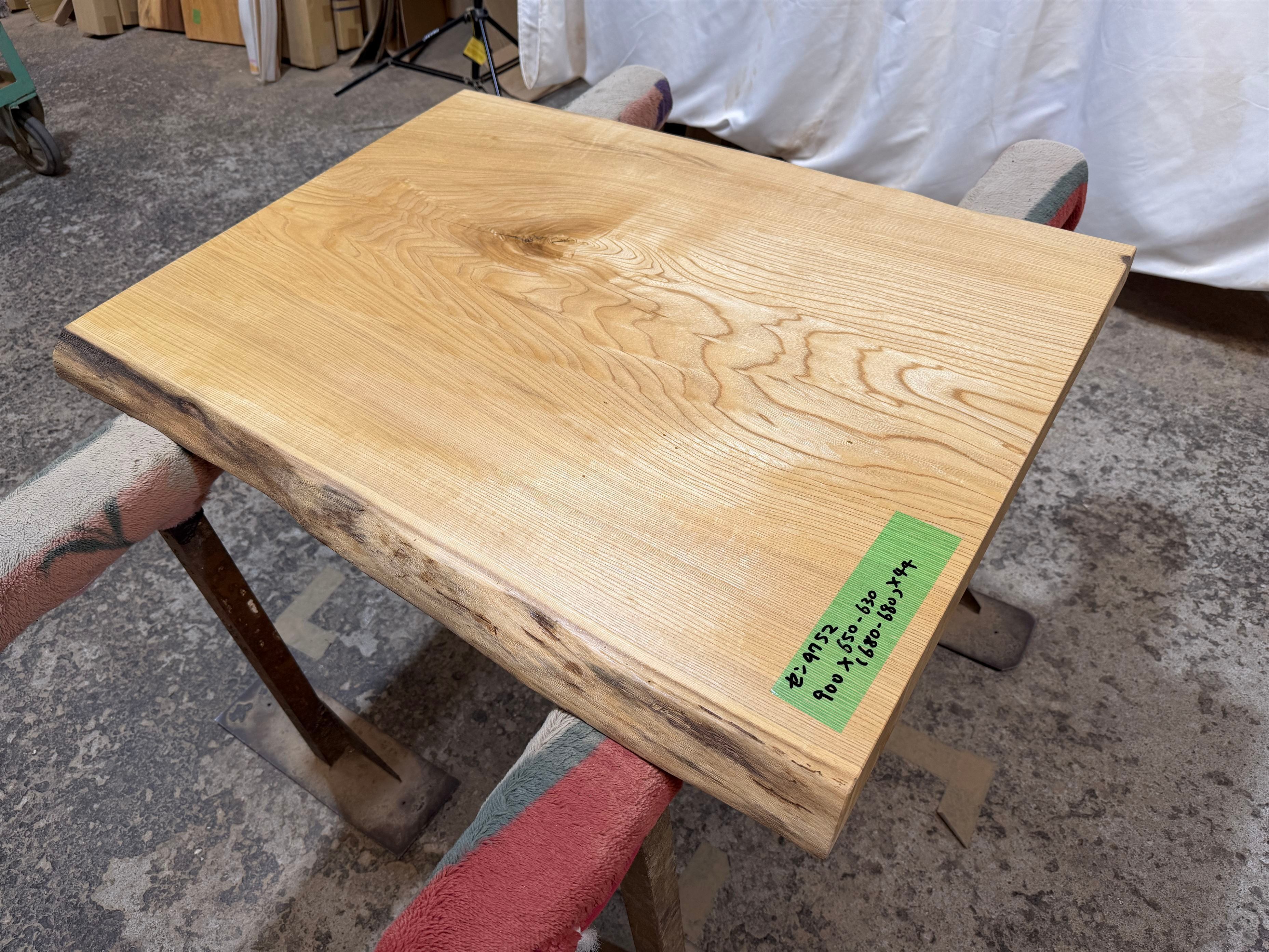 セン9752 一枚板無垢 乾燥材 900x650-630x44mm カウンター ローテーブル センターテーブル テーブル