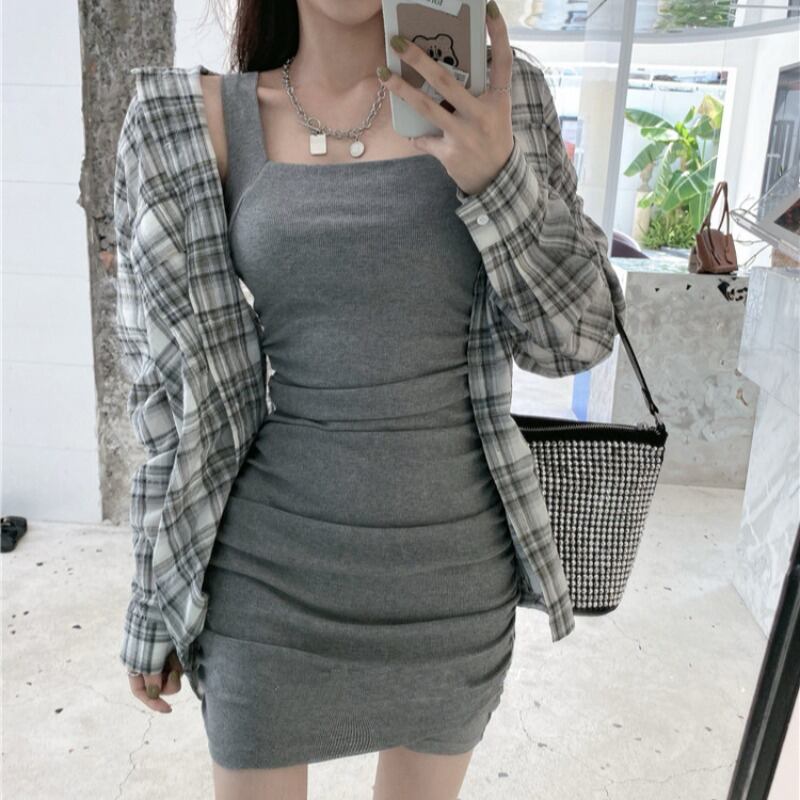 グレーのサスペンダードレス女性秋タイトフィットヒップショートスカート2020新気質インナーベースベストスカート ブラックストロベリース8717277004