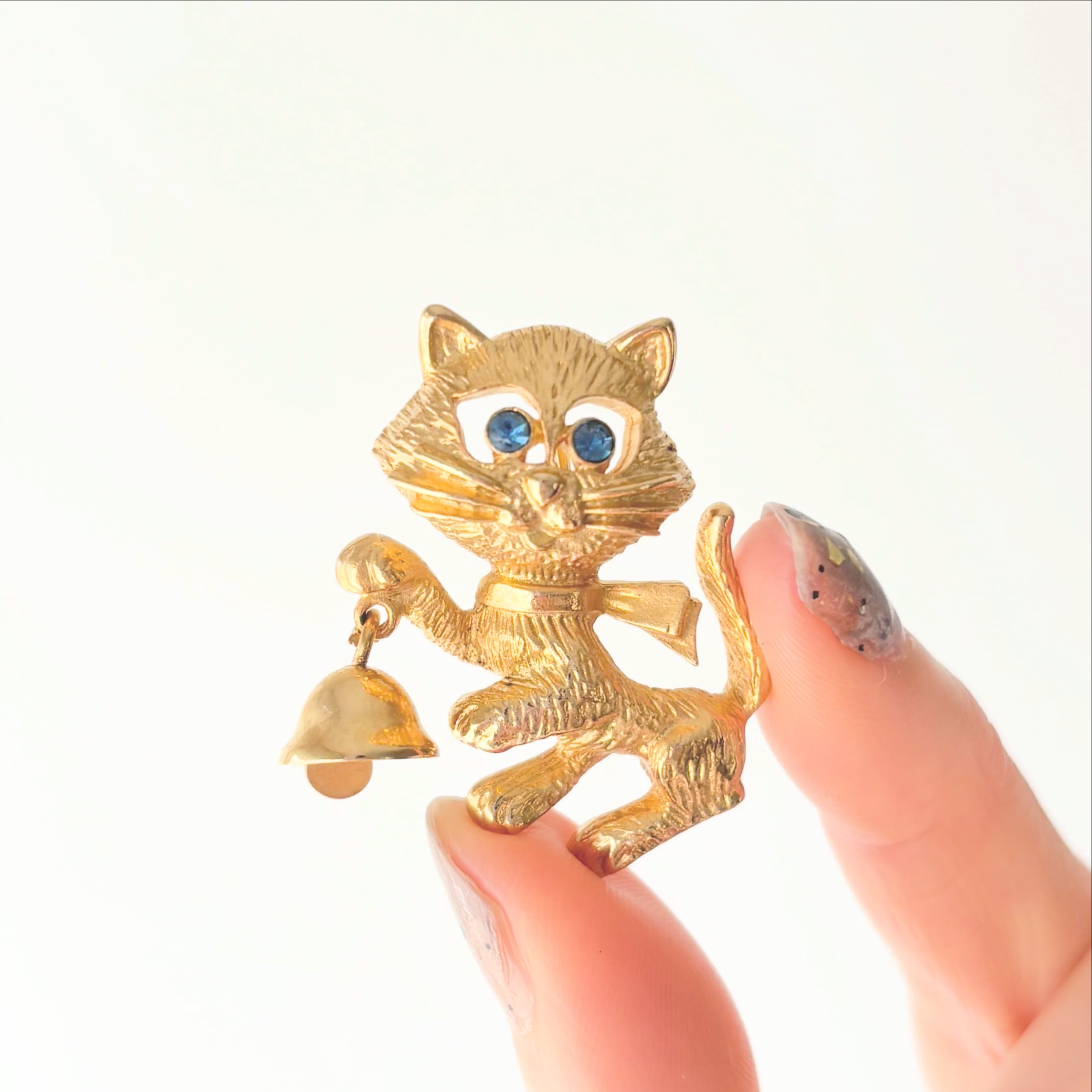 AVON Frisky Kittyブローチ