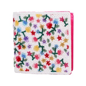 ビーズ刺繍二つ折り財布（#052 白 ベリー柄）