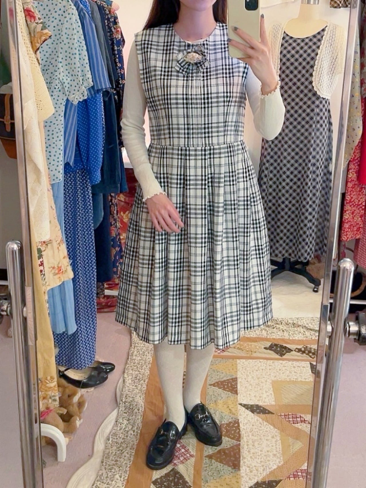 flower ribbon brooch check jumper skirt