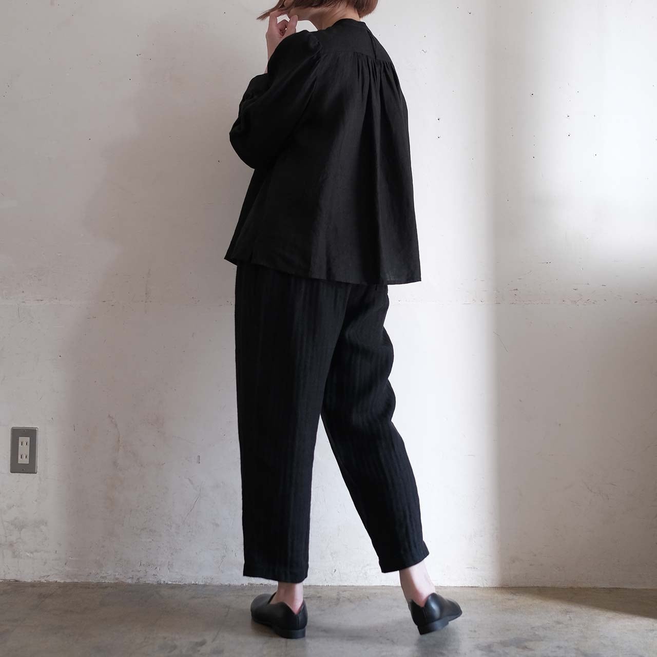 unisex egg pants C／herringbone linen〈black〉 | SALUÉ