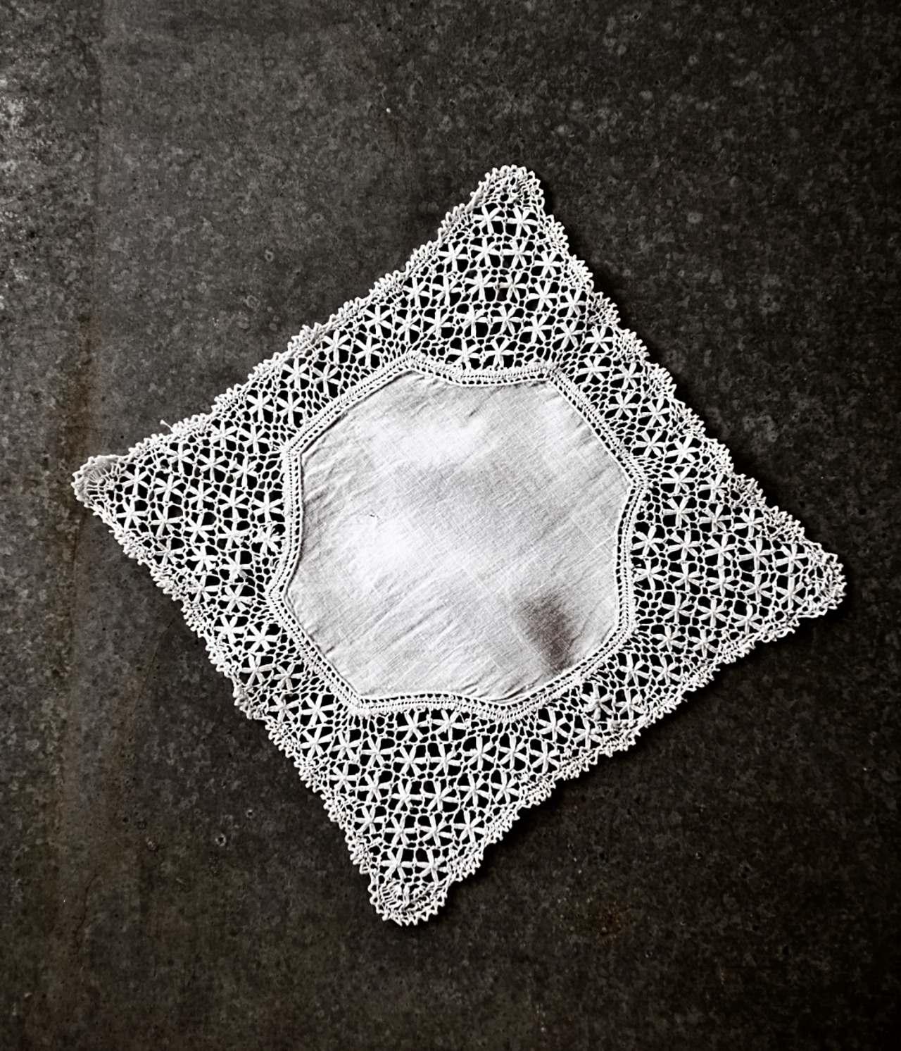 フランス リネンローン 手を繋ぐ千の星とボビンレースハンカチ アンティーク