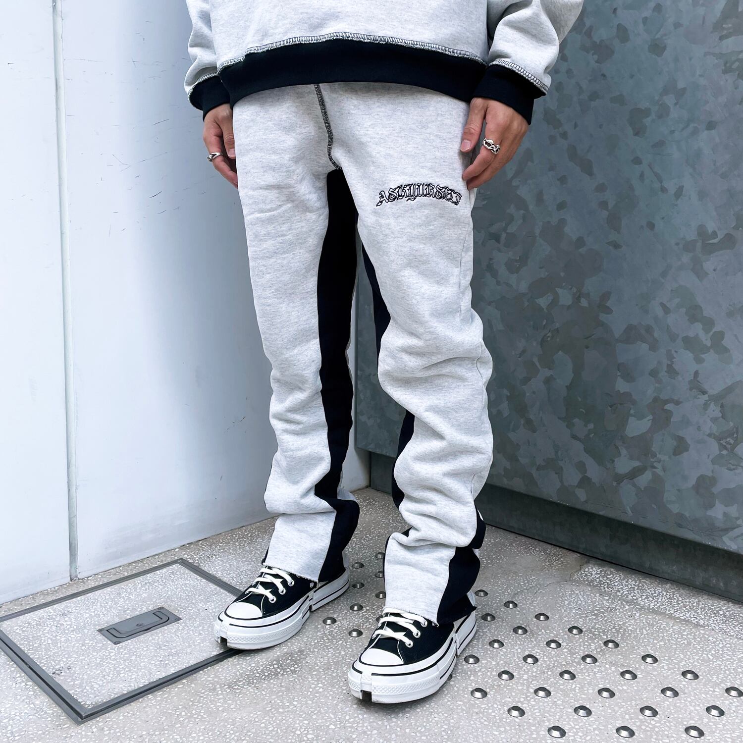 ASKYURSELF / CONTRAST TATTOO FLARE JOGGER | HOLICK