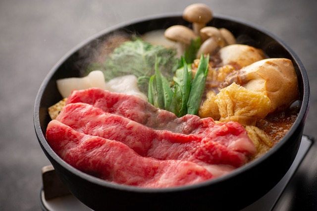 【年末年始お届け】大和牛A4すき焼き用牛肉／肩ロース400g　奈良の恵みの割り下付き