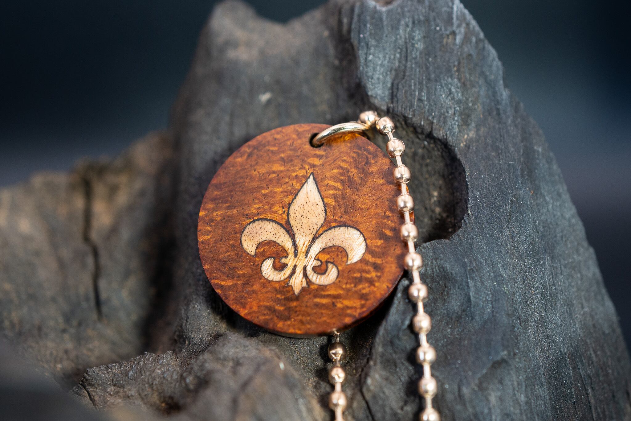 【最高峰の鳥眼杢】バーズアイローズウッド ラウンド タグ 象嵌 フルールドリス