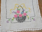 リボンと花籠刺繍　ベージュマット 画像2
