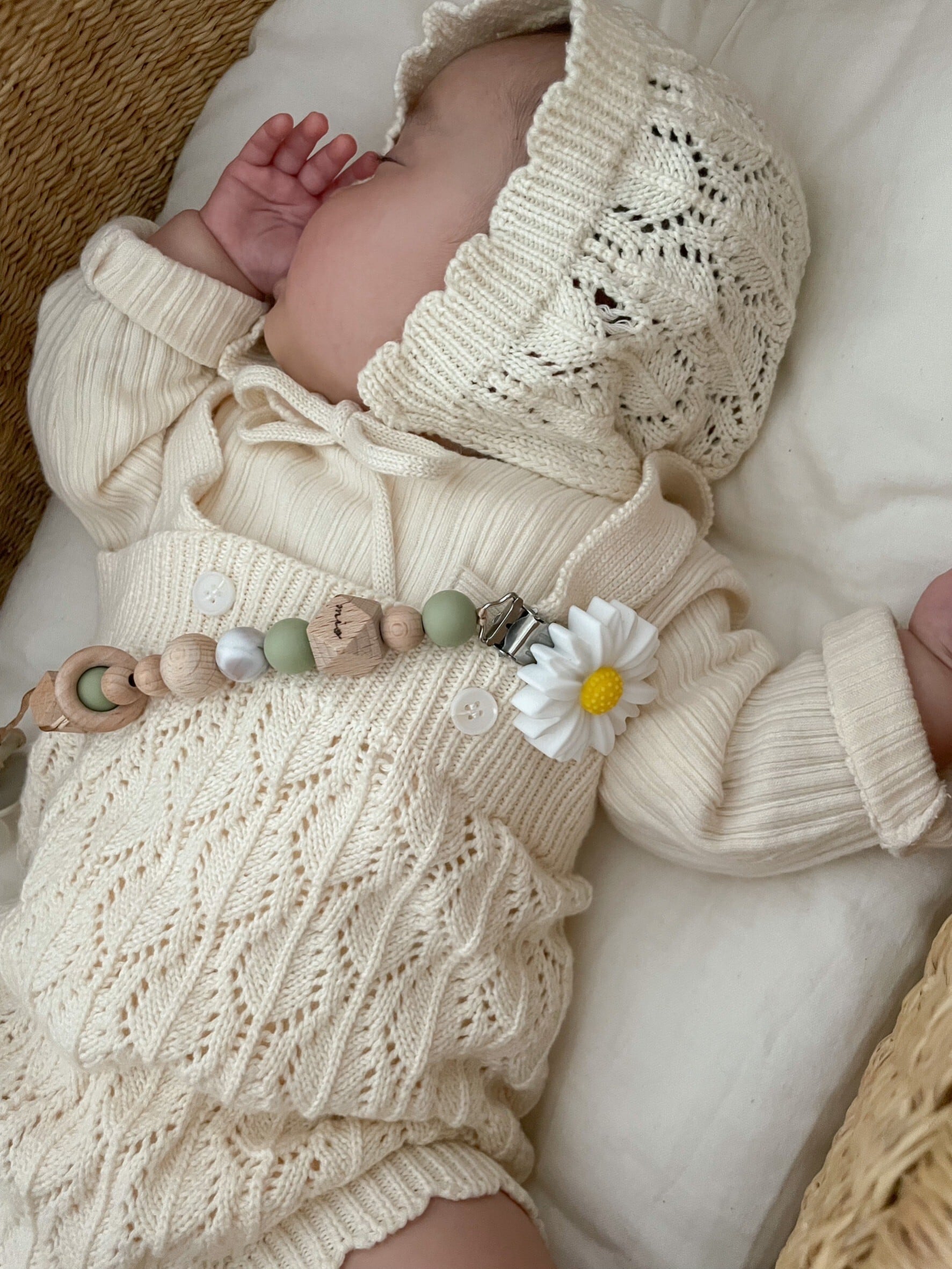 daisy toy holder / white (おしゃぶりホルダー)