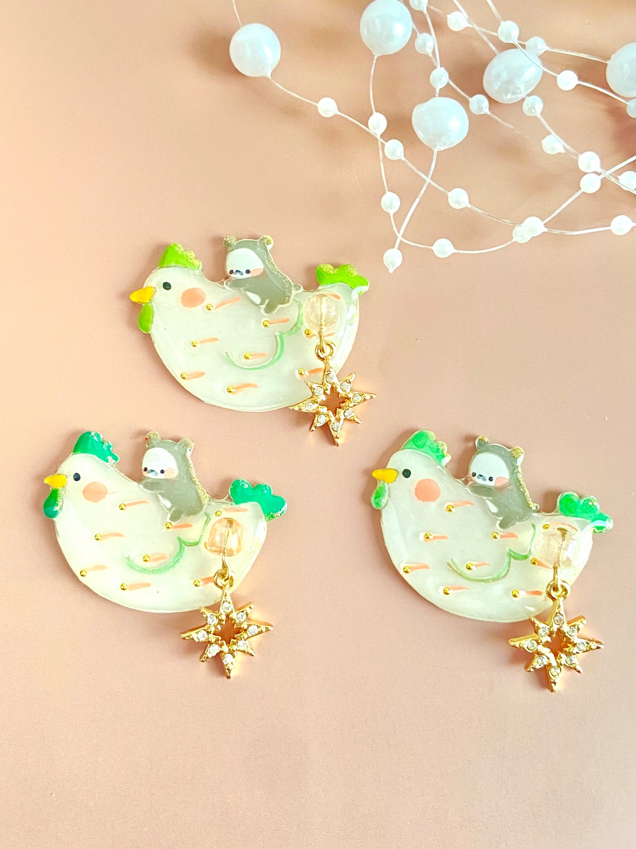 ブローチ『だるだるさんとちびコッコ』