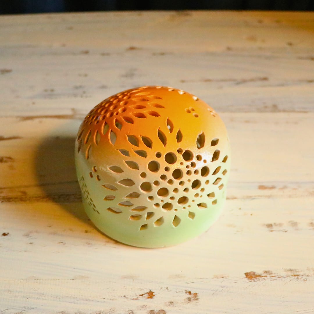 陶器製女性像オブジェ ひまわり付き 電池式LED陶器ランプシェード『ひまわり（LH））は通販やす波窯の