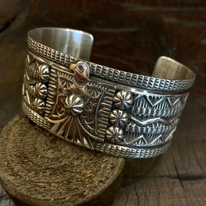 ダレルキャドマン(DarrellCadman) サンダーバードスタンプワークバングル