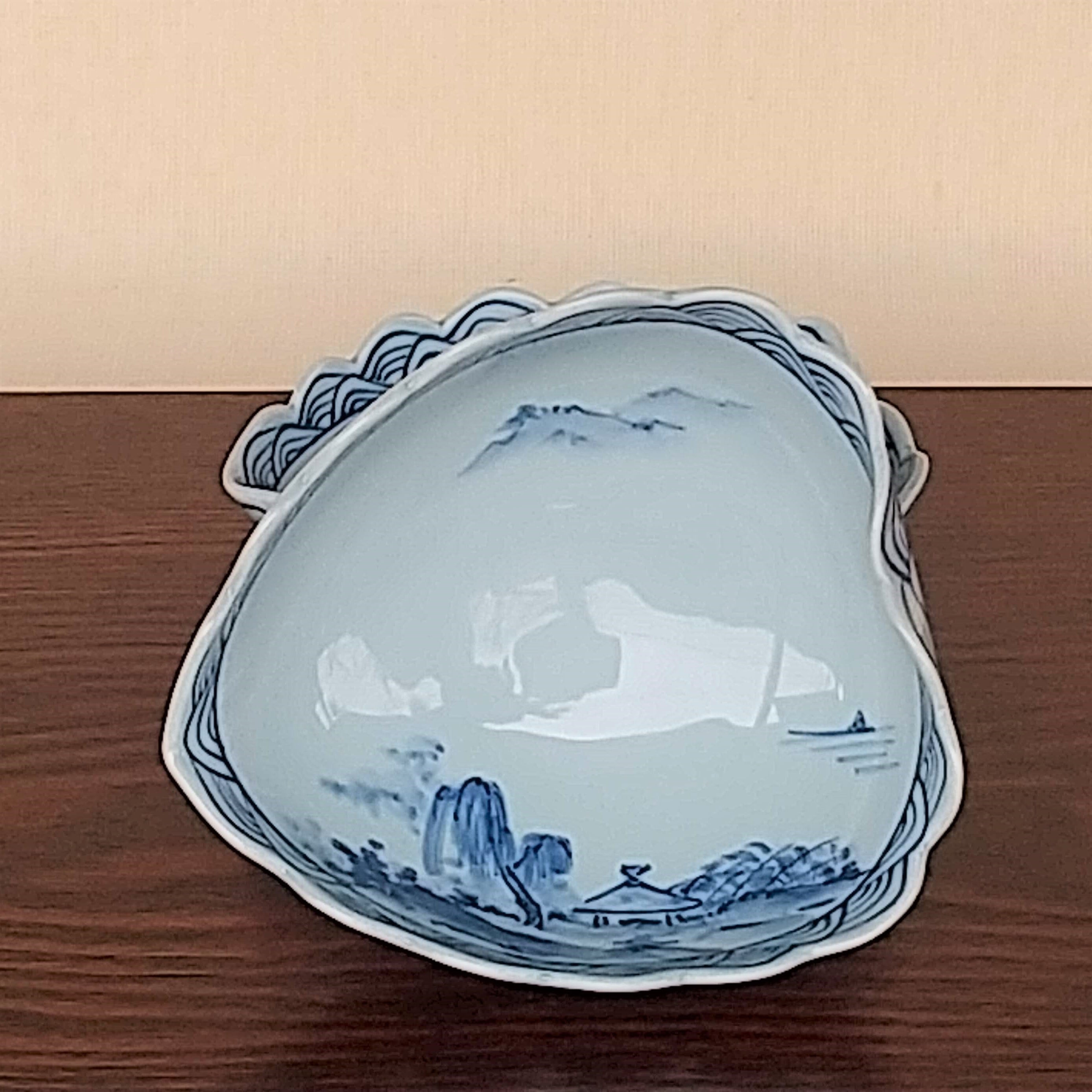 伐太郎窯 染付 青海波内山水 変型小鉢 | 有田焼作家の作品が買えるお店