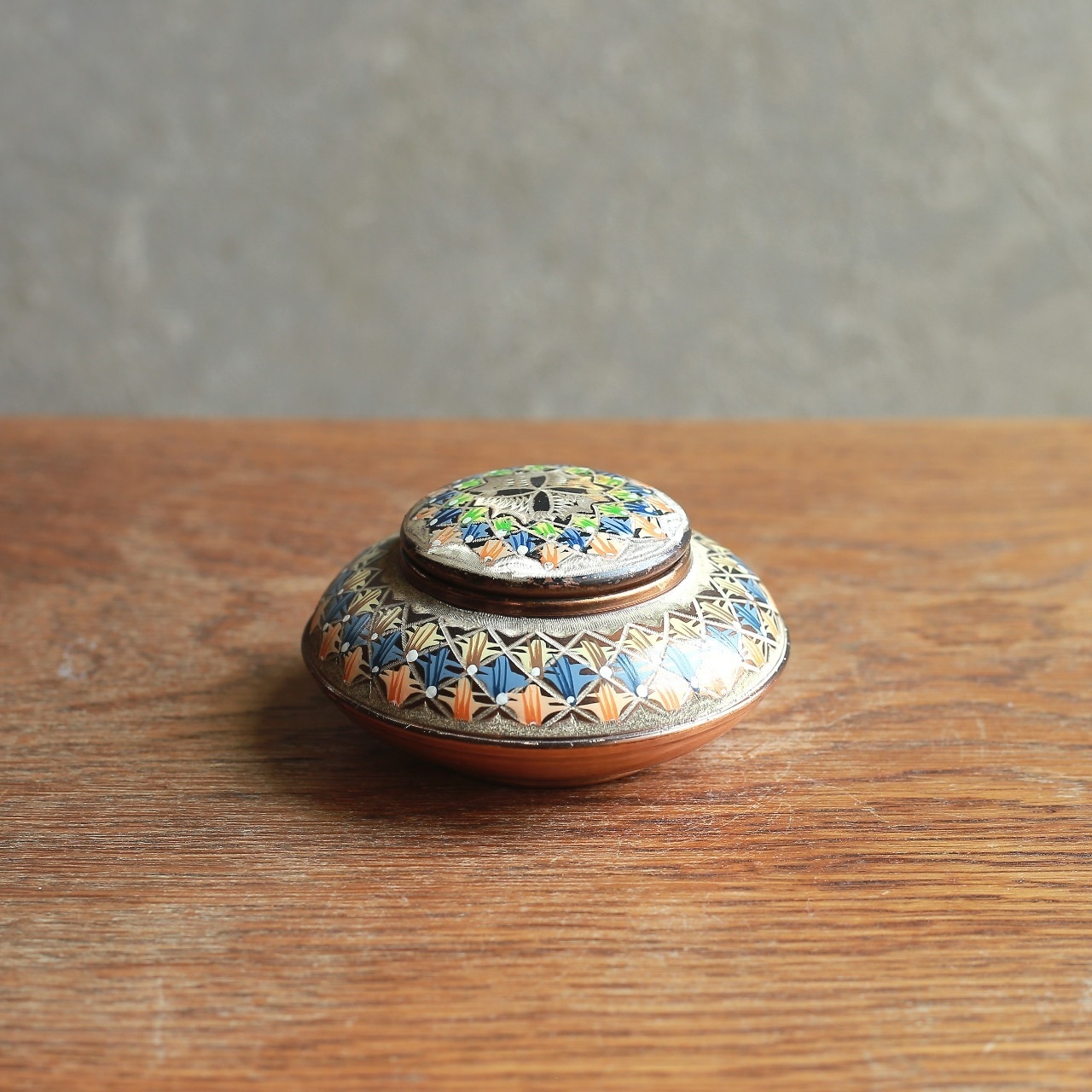 幾何学模様が美しい、銅の小物入れ｜ヴィンテージ 銅製の小物入れ 蓋物 幾何学模様