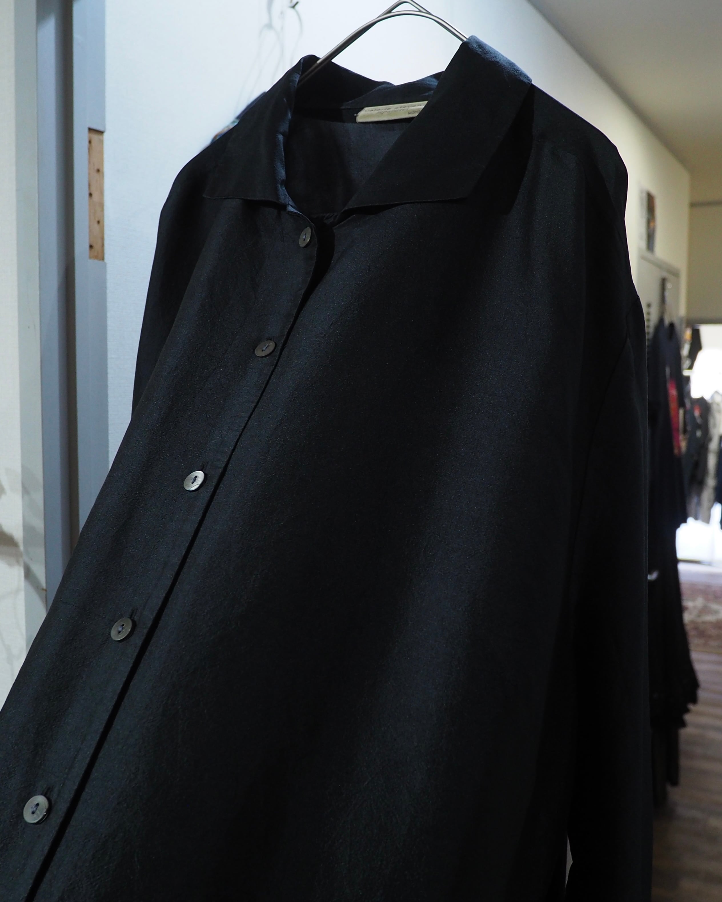 Black Glossy × Wrinkles processing vintage Over silhouette Silk shirt
