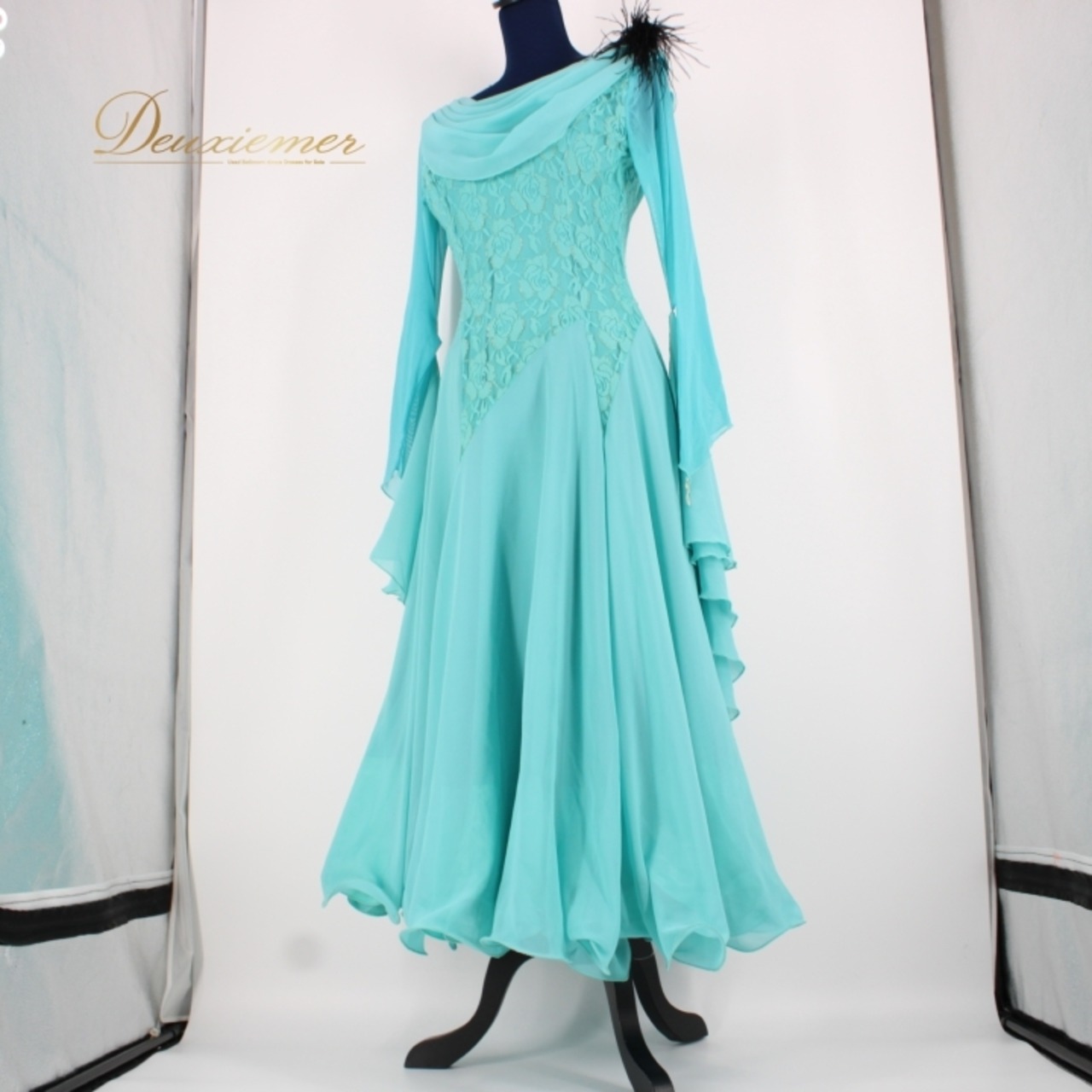 社交ダンス 衣装 スタンダード ドレス ワンピース パーティ衣装 レディース オールシーズン prima boutique プリマブティック 水色 ブルー系 軽やか 薄手 フロート付き ふんわり広がるシルエット 花柄レース 洗練存在感 上品 可愛い おしゃれ ダンス発表会 舞踏会 発表会着用 飾り付き お祝いイベント 送料無料