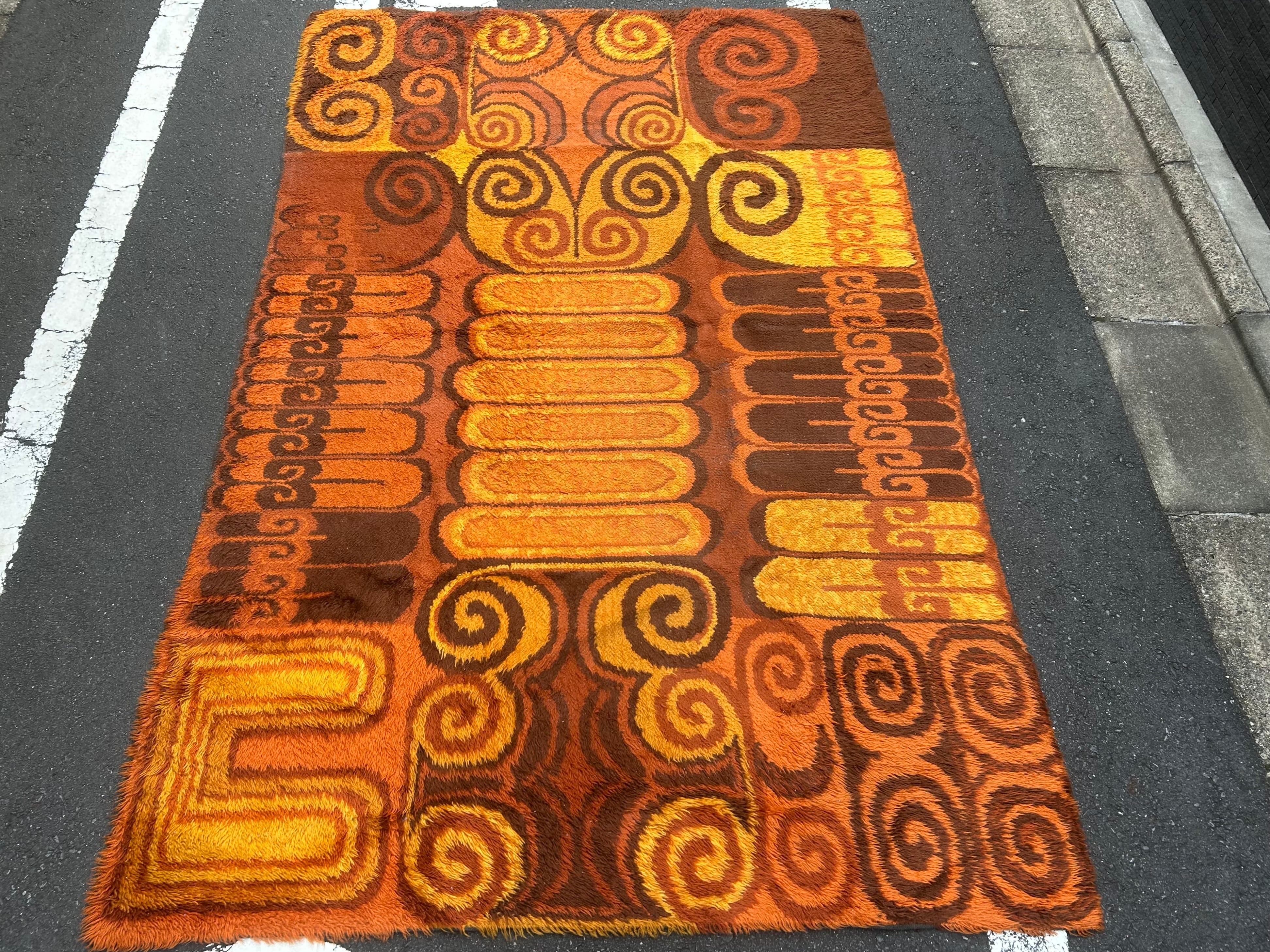 60s 70s VINTAGE shaggy rug