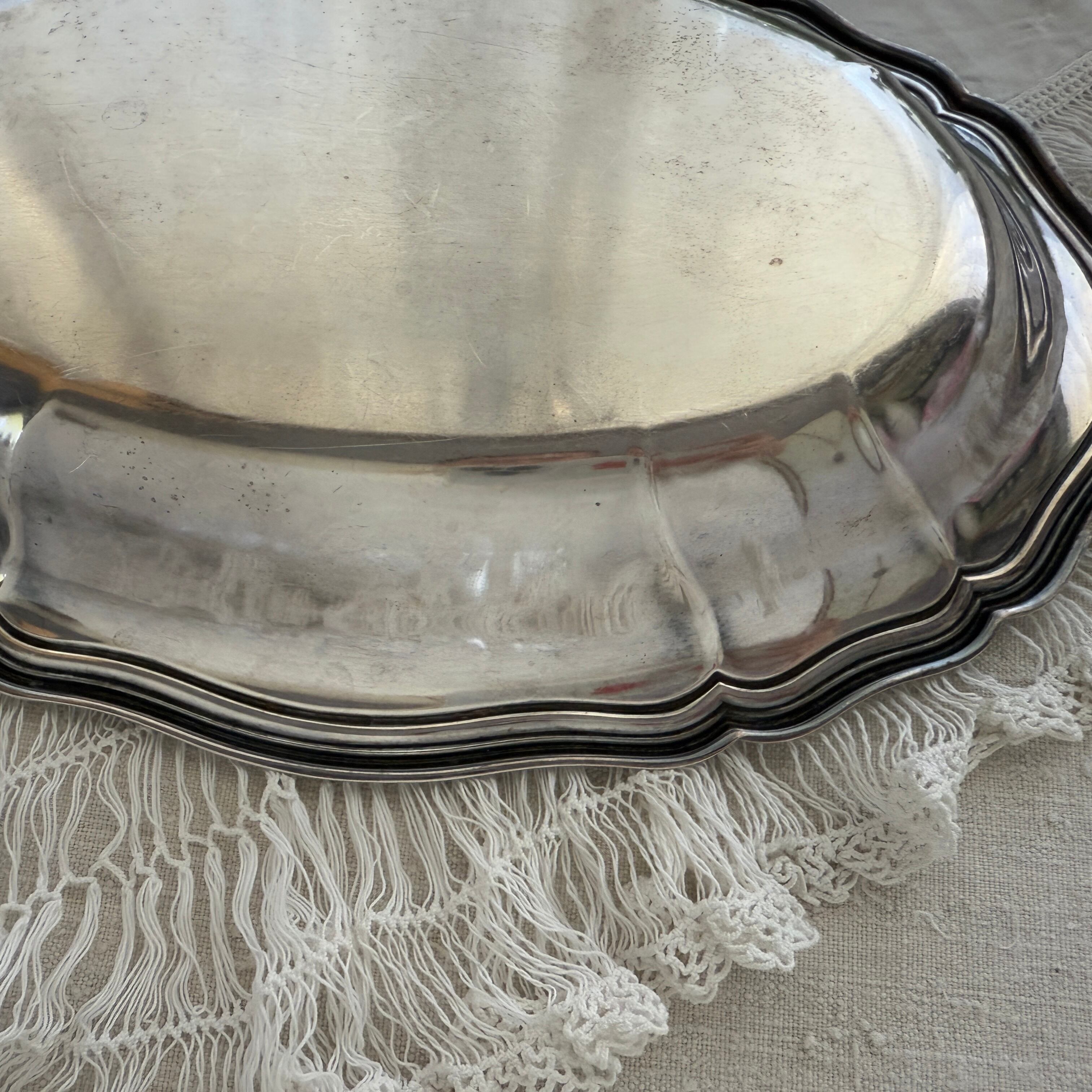 French Vintage Metal Oval Plate With A Bautiful Floral Rim/花リム