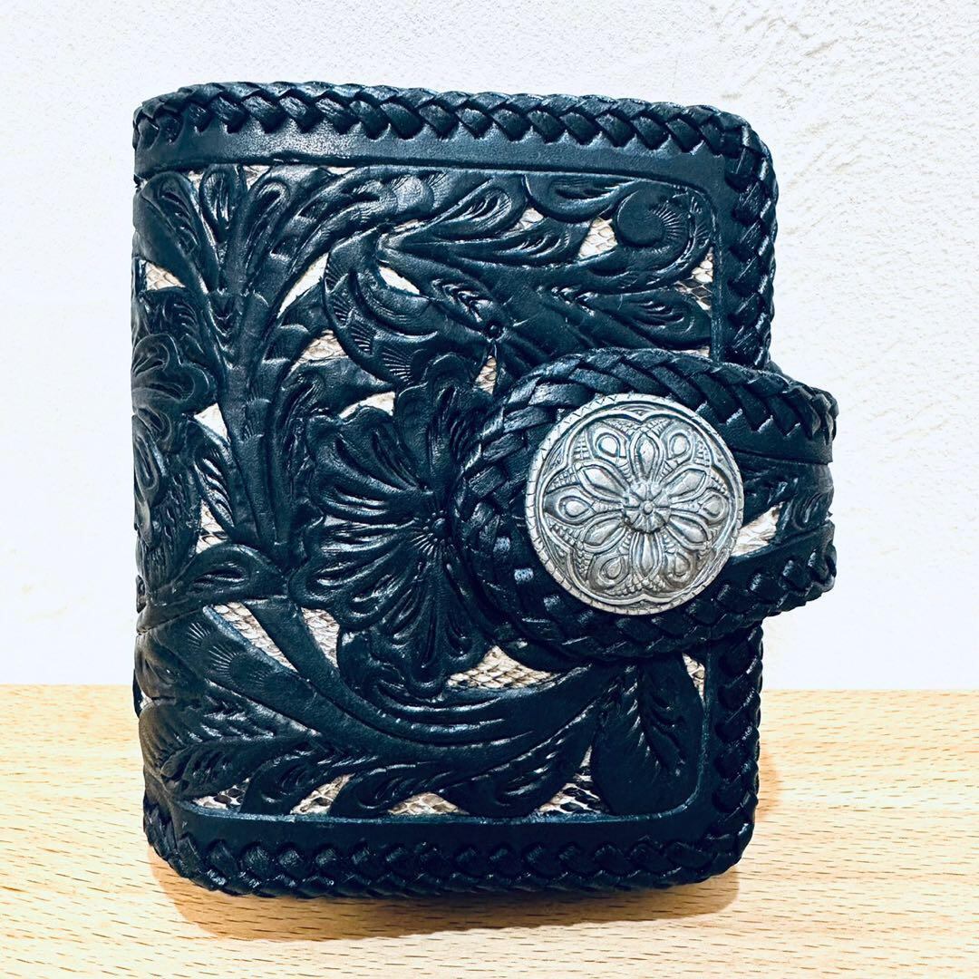 新品ビンテージ☆花柄カービングの折り財布 ウォレット 黒パイソン本革